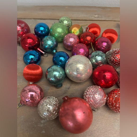 Vintage Glass Small Ornament lot and 4 satin ornaments - Picture 6 of 6